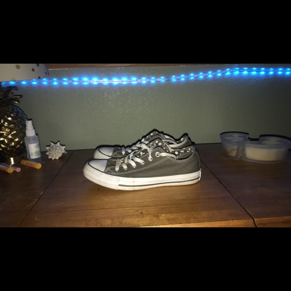 Grey converse
